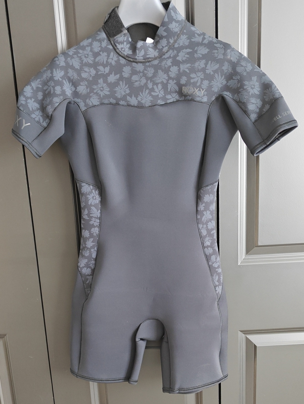 Roxy Women's 2/2 Springsuit Black With Grey Floral Print